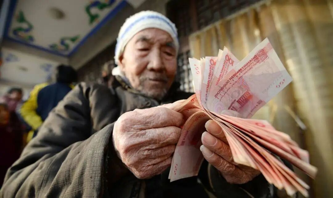 养老金调整缩小待遇差距,三千涨250元,六千涨160元值得点赞